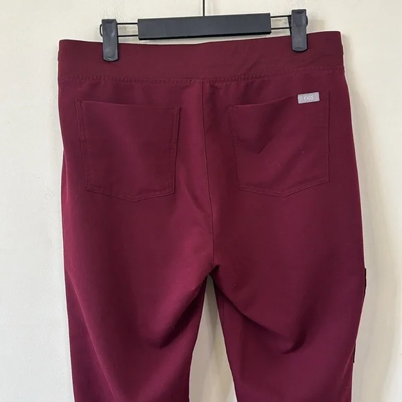FIGS Zamora Jogger Scrub Pants Burgundy Size Medium Petite - Picture 7 of 11